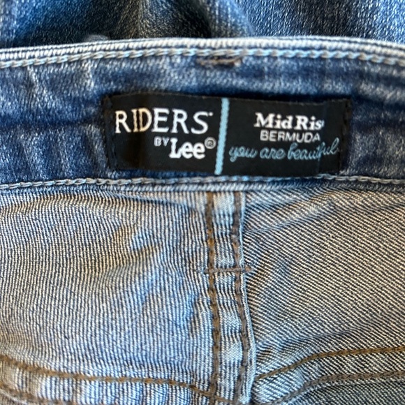 Riders Lee Mid Rise Bermuda Jean Shorts Size 6 Medium Blue Denim Midi Modest EUC - Picture 5 of 11
